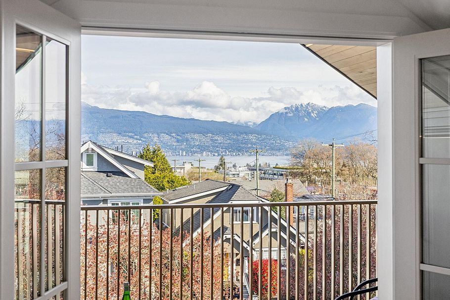 1 3642 West 20th Avenue Vancouver, BC - 26