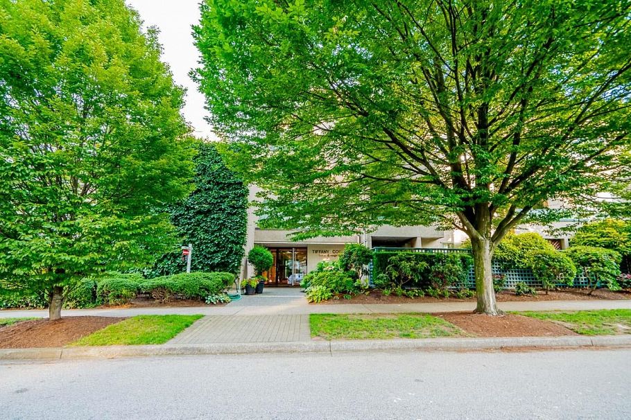 205 1050 Broughton Street Vancouver, BC - 2