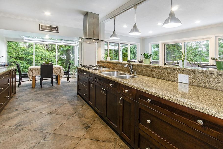 4540 Mountain Highway North Vancouver, BC - 11