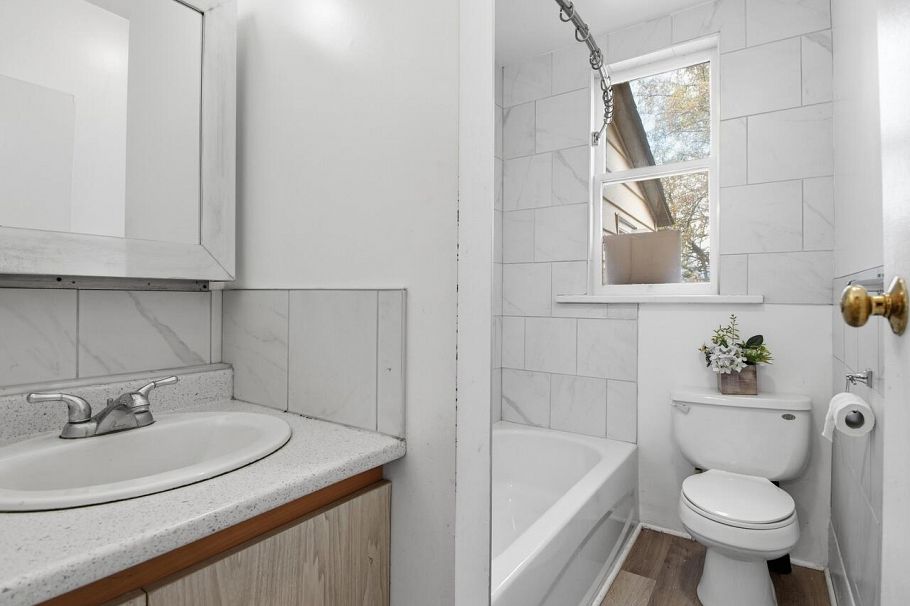 2437 E 22nd Avenue Vancouver, BC - 12