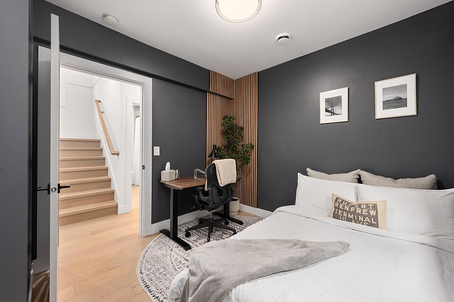 1220 E 11th Avenue Vancouver, BC - 13