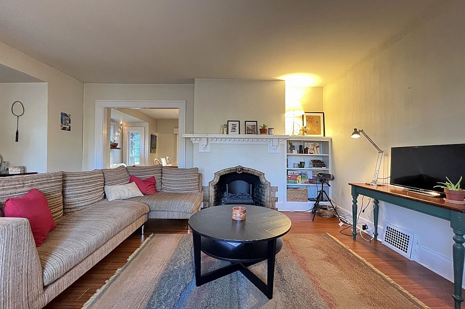 2080 W 33rd Avenue Vancouver, BC - 3