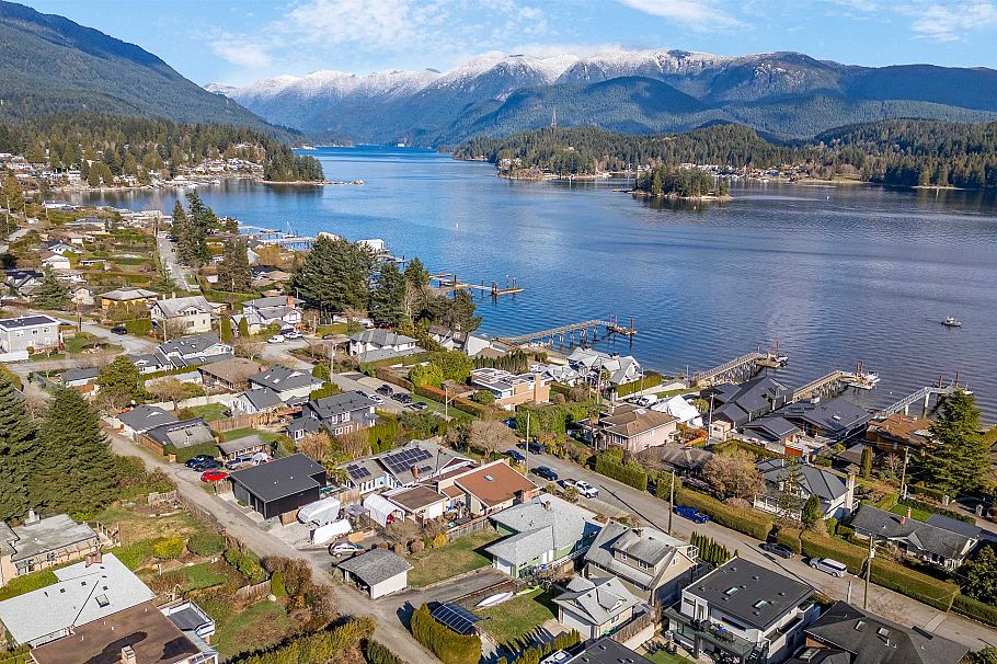 450 Beachview Drive North Vancouver, BC - 19