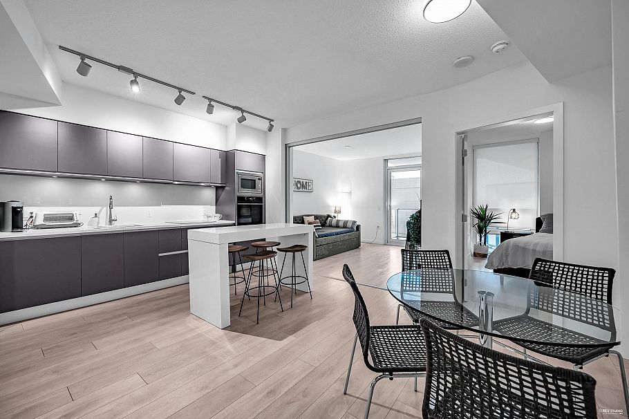 1021 180 E 2nd Avenue Vancouver, BC - 2