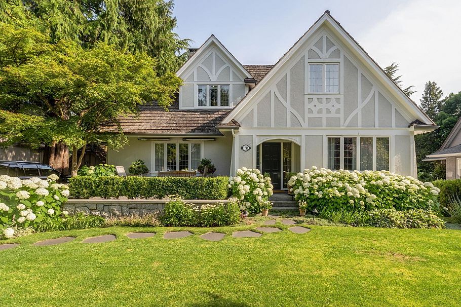 1749 W 38th Avenue Vancouver, BC - 1