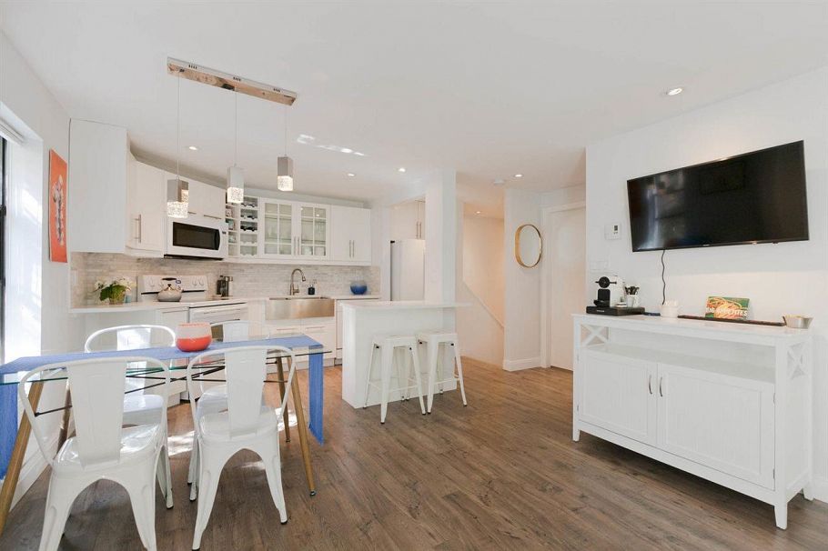 104 936 Bute Street Vancouver, BC - 2