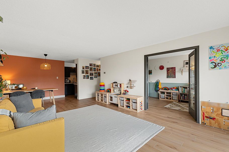 105 175 E 5th Street North Vancouver, BC - 11