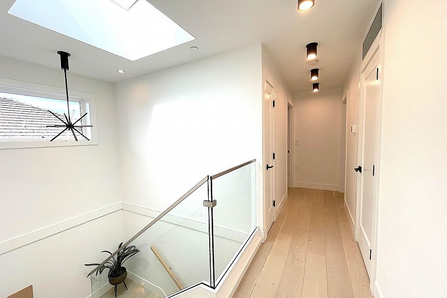 1633 SE Marine Drive Vancouver, BC - 13