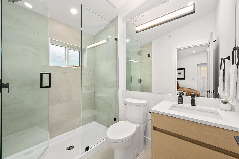 1220 E 11th Avenue Vancouver, BC - 21