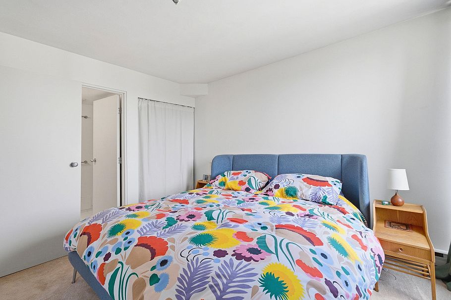 533 666 Leg In Boot Square Vancouver, BC - 29