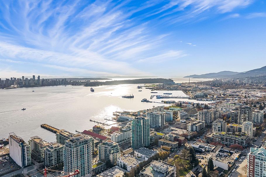 1404 188 E Esplanade North Vancouver, BC - 31