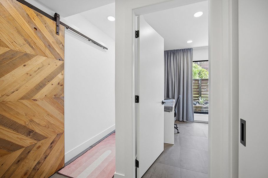 3321 Mountain Highway North Vancouver, BC - 17