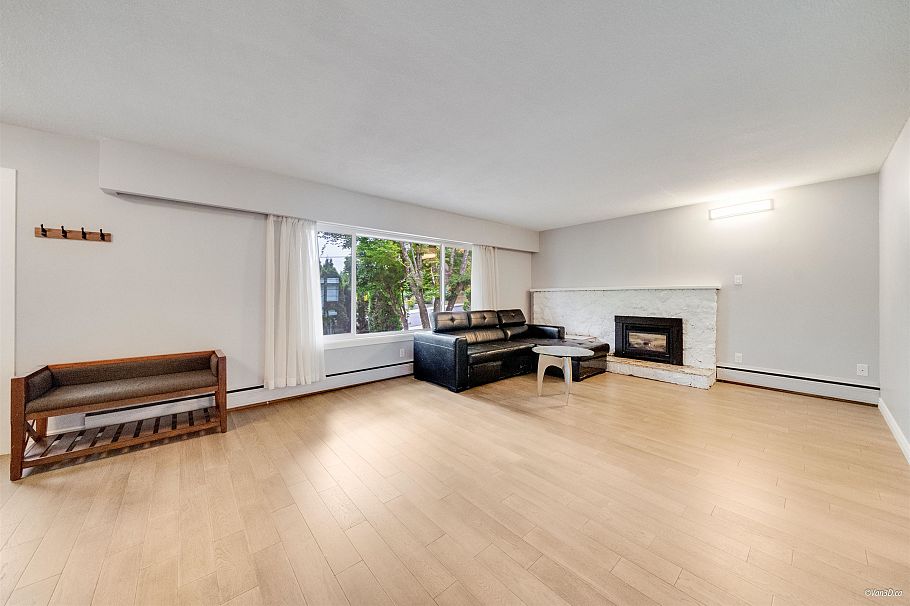 4366 Gilpin Crescent Burnaby, BC - 4