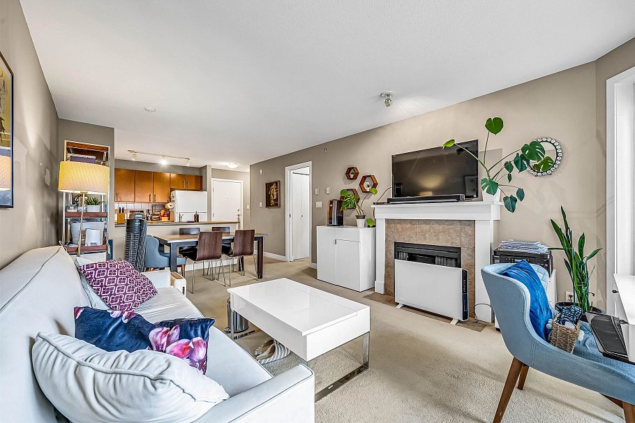 403 7088 Mont Royal Square Vancouver, BC - 10