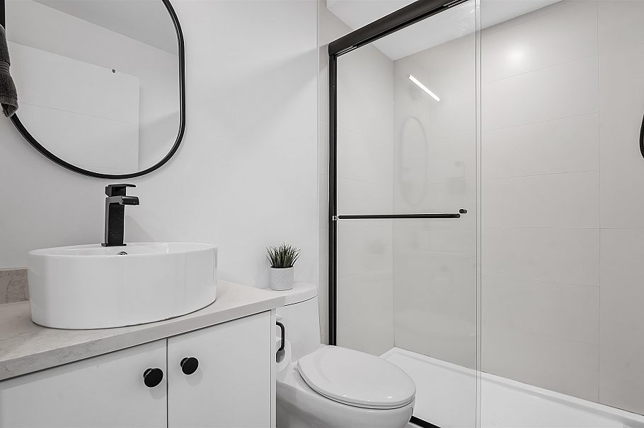 225 E 57th Avenue Vancouver, BC - 36