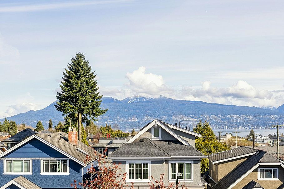 1 3642 West 20th Avenue Vancouver, BC - 28