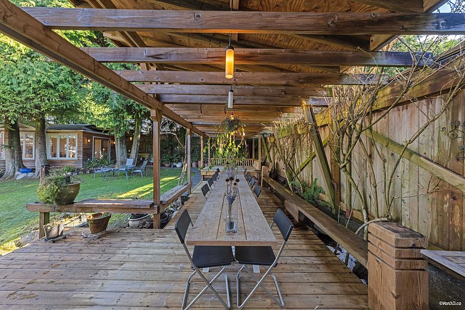 670 Montroyal Boulevard North Vancouver, BC - 34