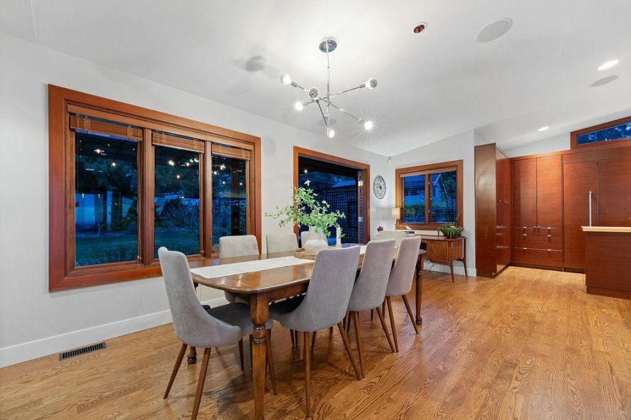 124 Carisbrooke Crescent North Vancouver, BC - 18