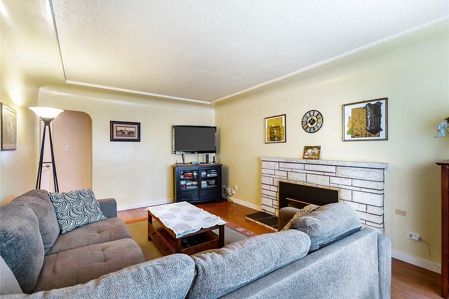 3713 Kincaid Street Burnaby, BC - 4