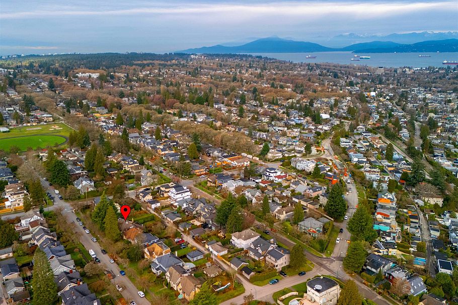 2865 W 30th Avenue Vancouver, BC - 38