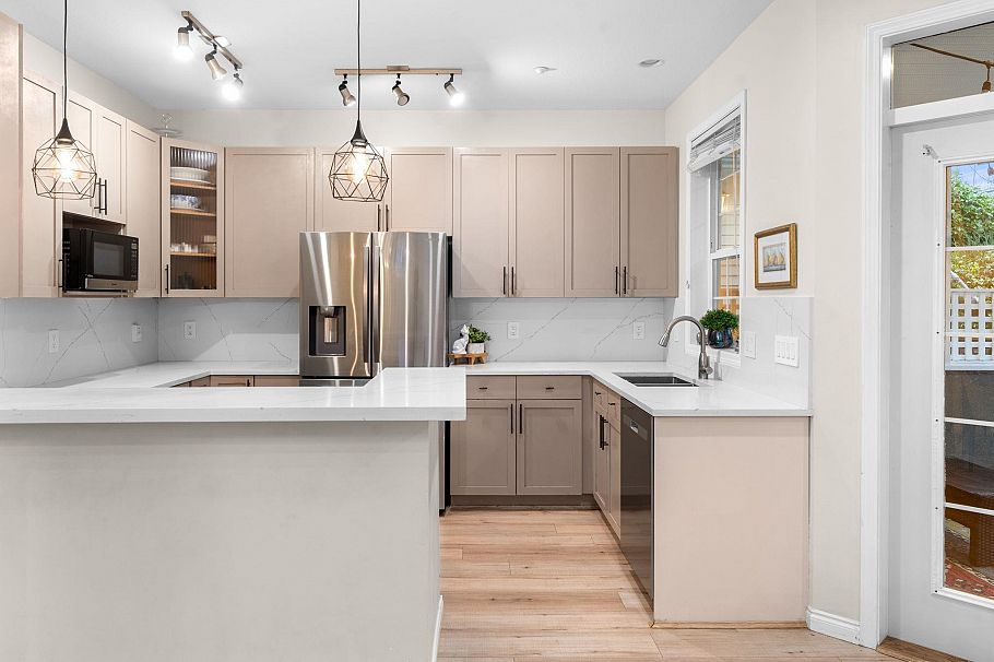 1263 W 16th Street North Vancouver, BC - 13