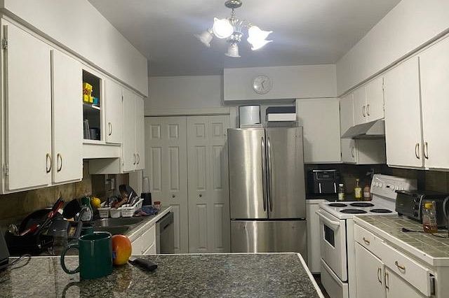 2520 E 24 Avenue Vancouver, BC - 3