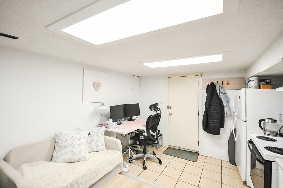 3156 Adanac Street Vancouver, BC - 32