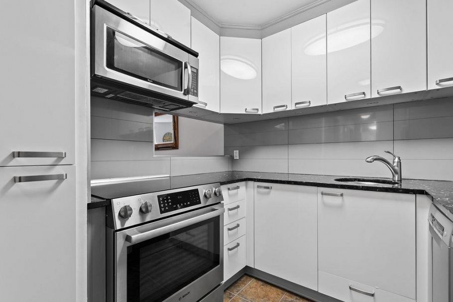 205 1050 Broughton Street Vancouver, BC - 15