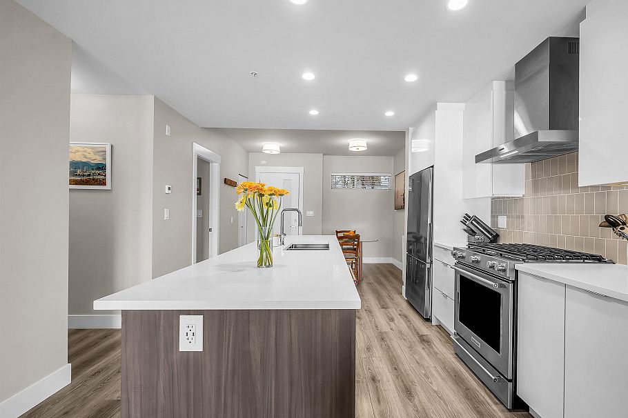 401 1496 Charlotte Road North Vancouver, BC - 11