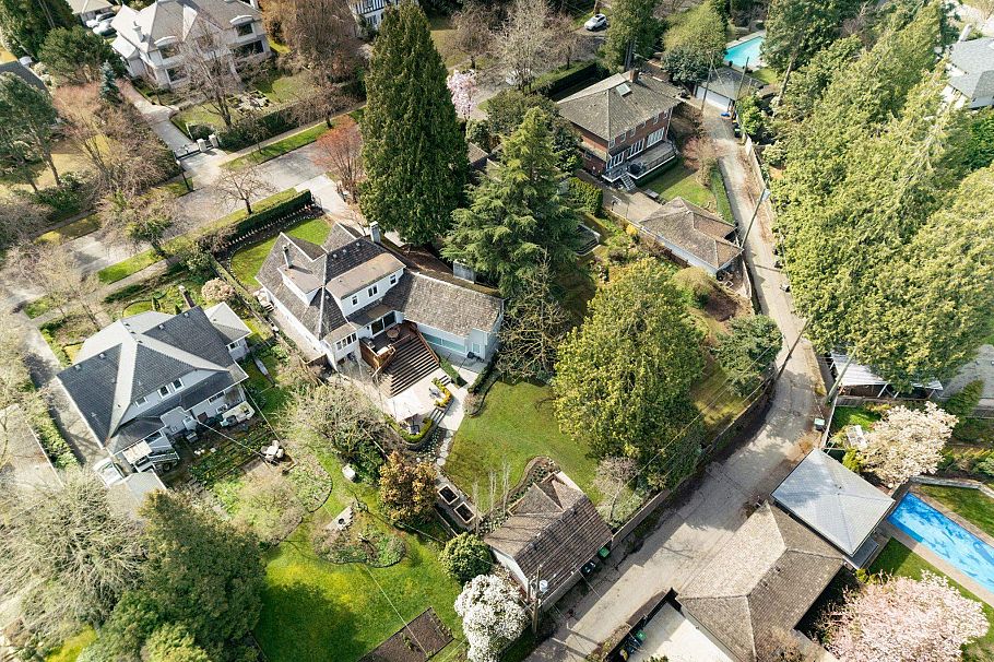 1749 W 38th Avenue Vancouver, BC - 36