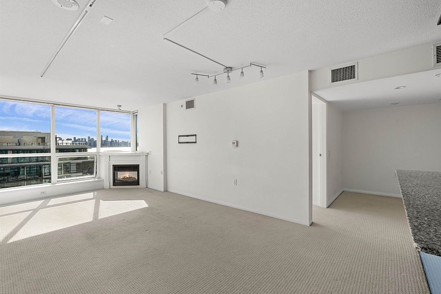 1404 188 E Esplanade North Vancouver, BC - 9