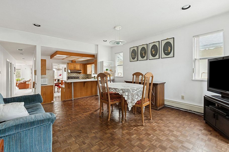 729 W 62nd Avenue Vancouver, BC - 9