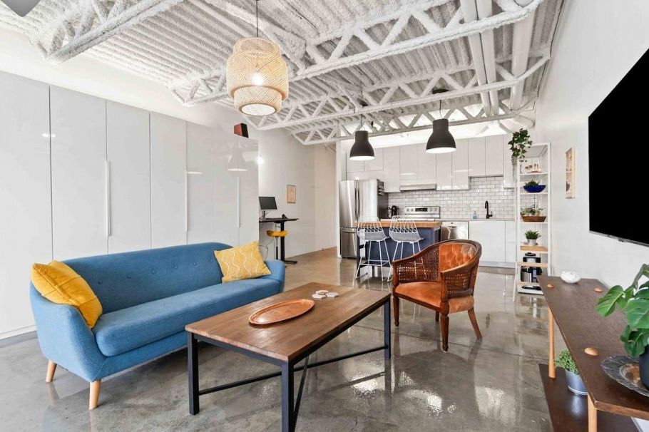 330 350 E 2nd Avenue Vancouver, BC - 1