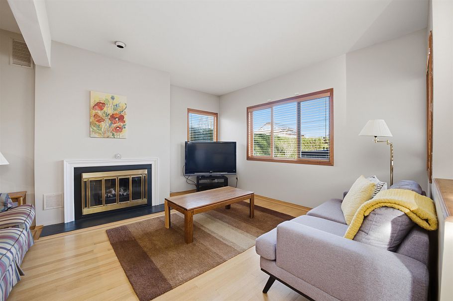 2865 W 30th Avenue Vancouver, BC - 2