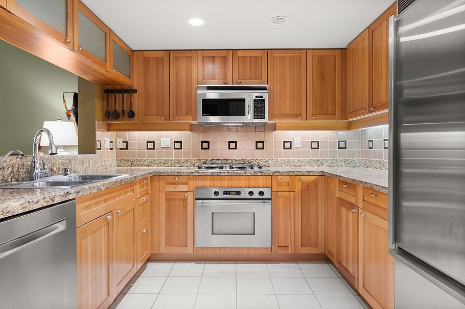 1053 Marinaside Crescent Vancouver, BC - 20