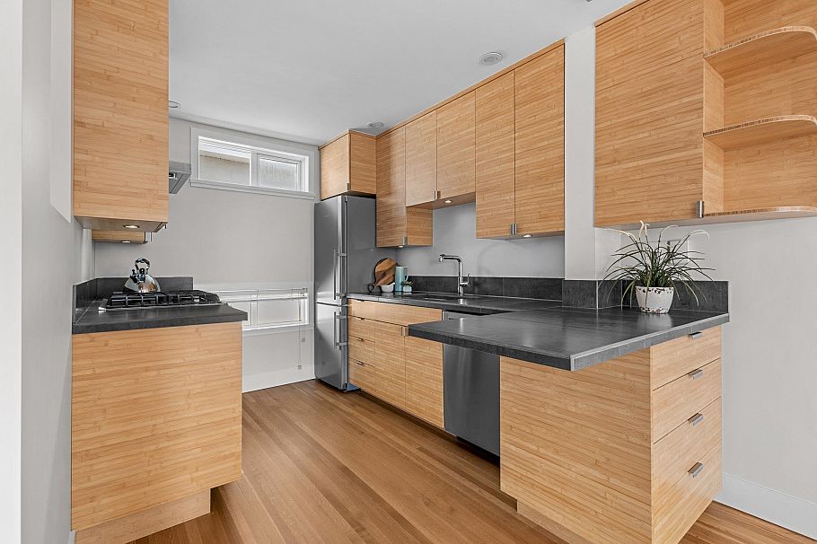 302 2215 Mcgill Street Vancouver, BC - 7