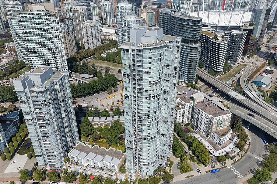 1901 1033 Marinaside Crescent Vancouver, BC - 2