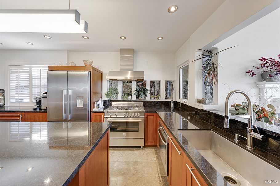 670 Montroyal Boulevard North Vancouver, BC - 33