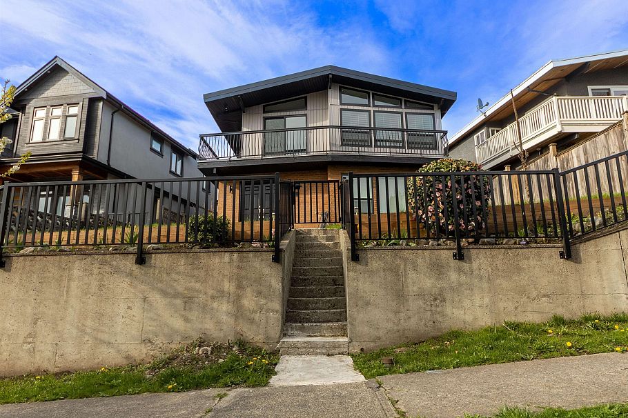 2131 Fraserview Drive Vancouver, BC - 5
