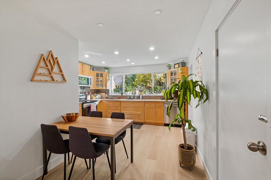 869 Clements Avenue North Vancouver, BC - 15