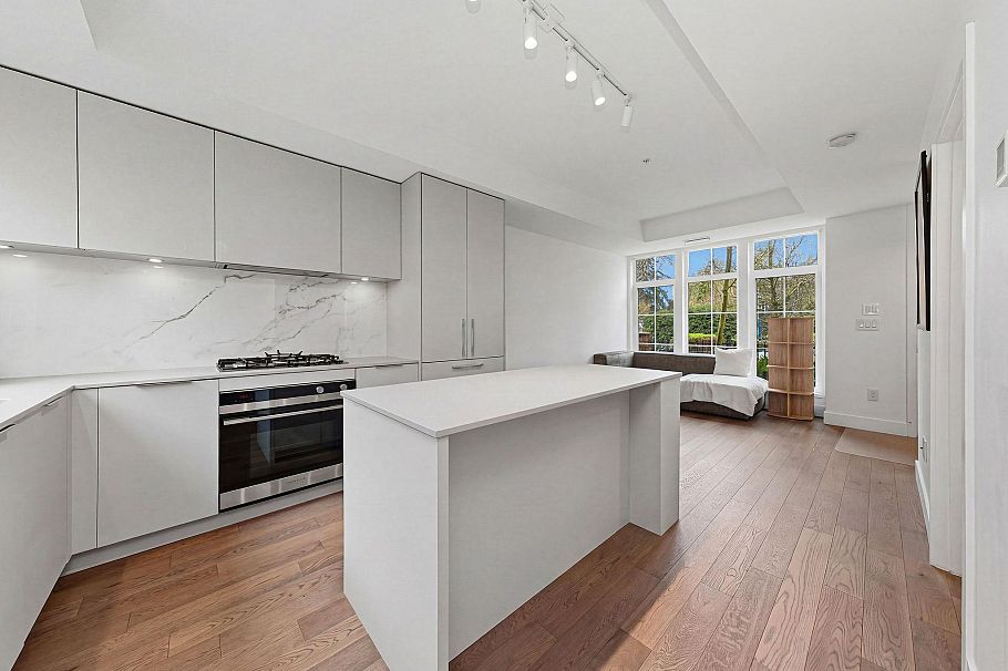 119 2070 Curling Road North Vancouver, BC - 1