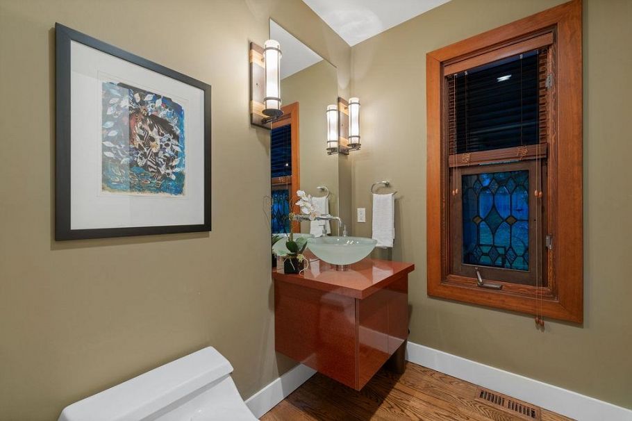 124 Carisbrooke Crescent North Vancouver, BC - 27