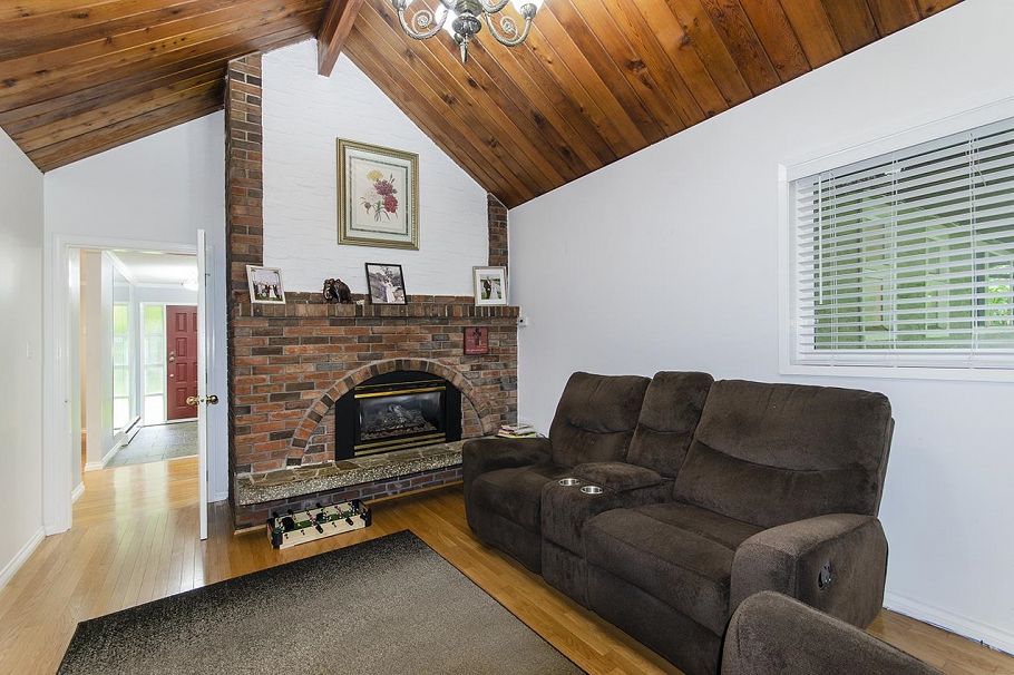 4540 Mountain Highway North Vancouver, BC - 17