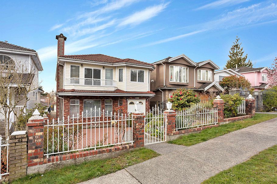 3240 Clive Avenue Vancouver, BC - 2