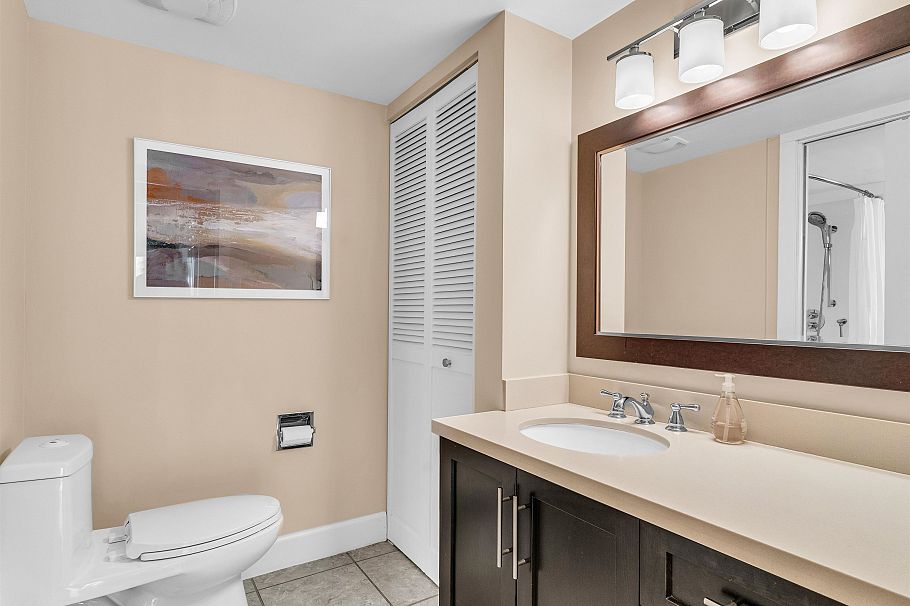 203 4323 Gallant Avenue North Vancouver, BC - 20