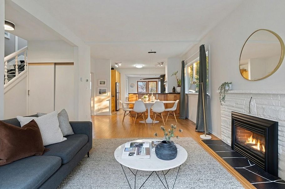 261 E 4th Street North Vancouver, BC - 4