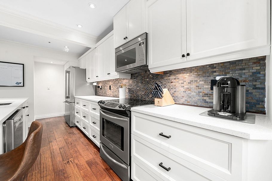 202 1106 W 11th Avenue Vancouver, BC - 9