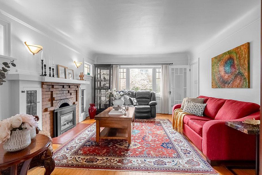 4405 W 9th Avenue Vancouver, BC - 2