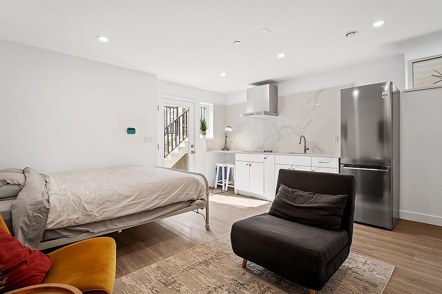 225 E 57th Avenue Vancouver, BC - 32