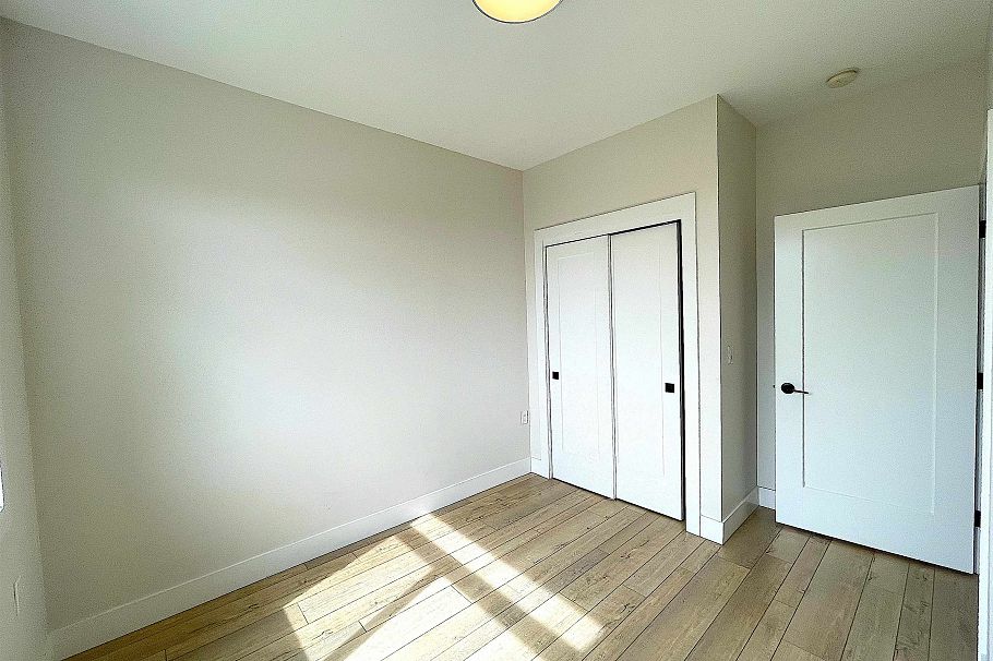 1633 SE Marine Drive Vancouver, BC - 30